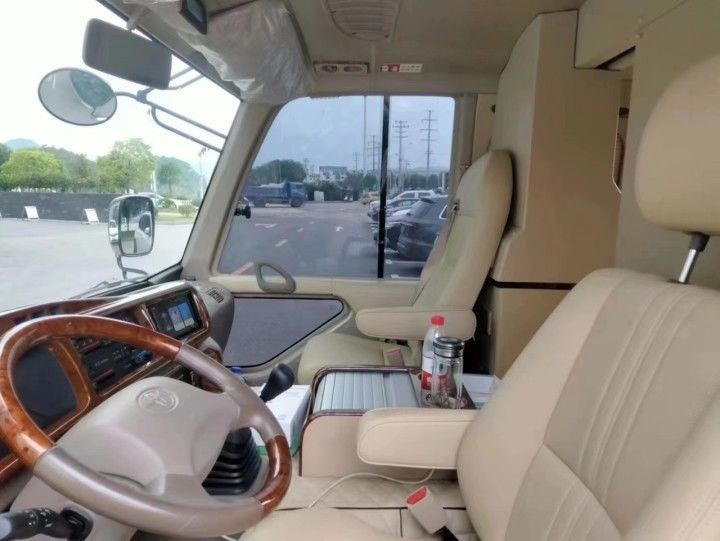 Туристический роскошный автобус Евро 3 Стандарт выбросов 2020 Toyota Coaster 30-местный Туристический автобус