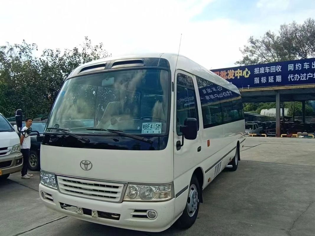 24 пассажирских автобуса Toyota Coaster Bus в Японии Удобный стиль 7005*2040*2785 мм