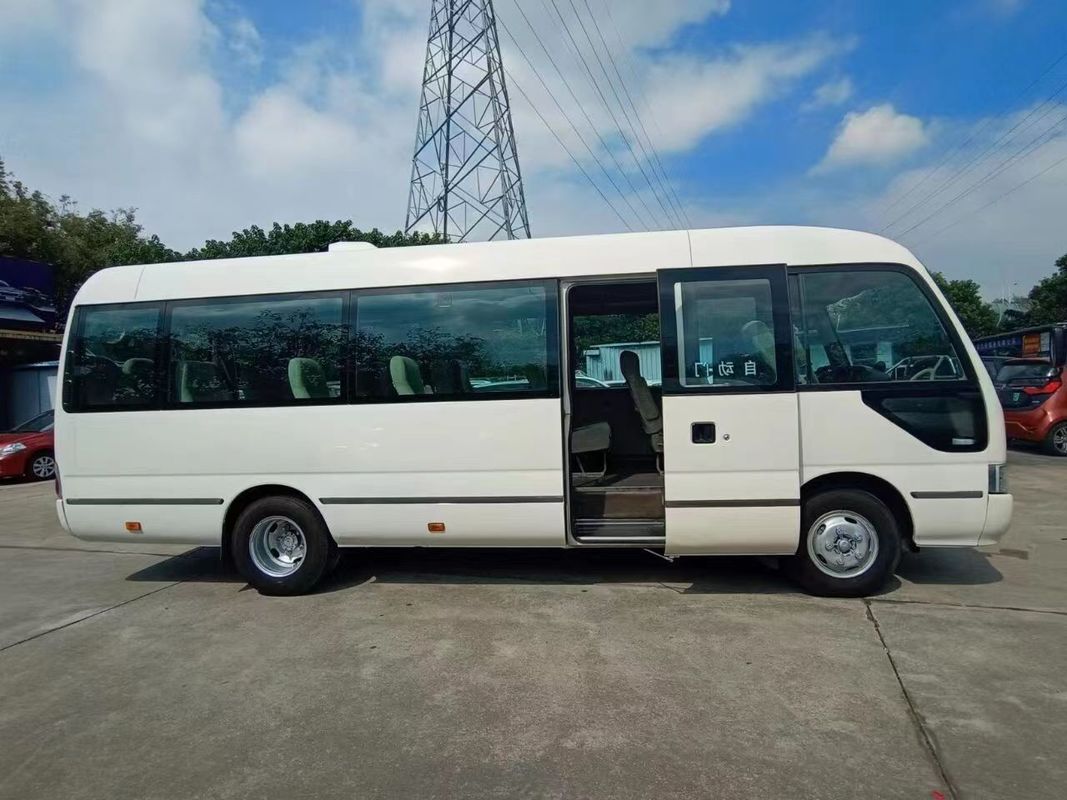 24 пассажирских автобуса Toyota Coaster Bus в Японии Удобный стиль 7005*2040*2785 мм