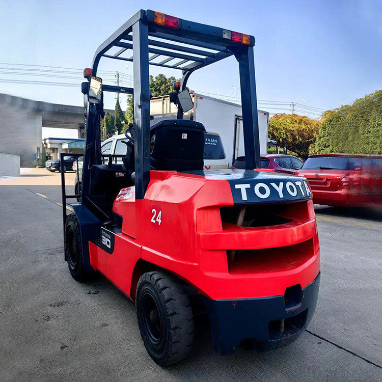 3 тонны дизельной Toyota вилочной погрузчик Min. Высота подъема 3 м Вес KG 3000 кг Легко в эксплуатации