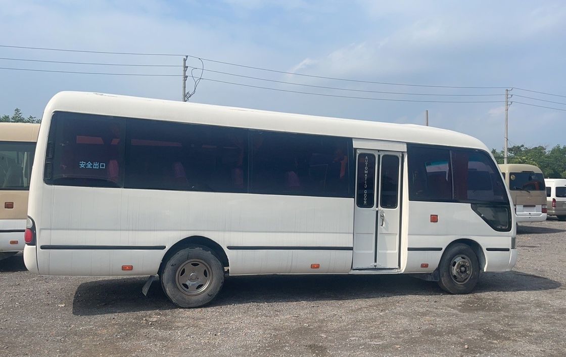 30-местный автобус Toyota Coaster с левым приводом и комфортным стилем с дизельным двигателем