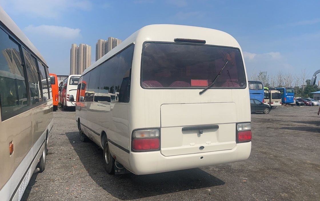 30-местный автобус Toyota Coaster с левым приводом и комфортным стилем с дизельным двигателем