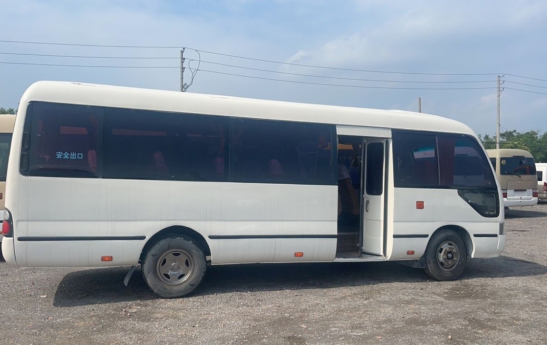 30-местный автобус Toyota Coaster с левым приводом и комфортным стилем с дизельным двигателем