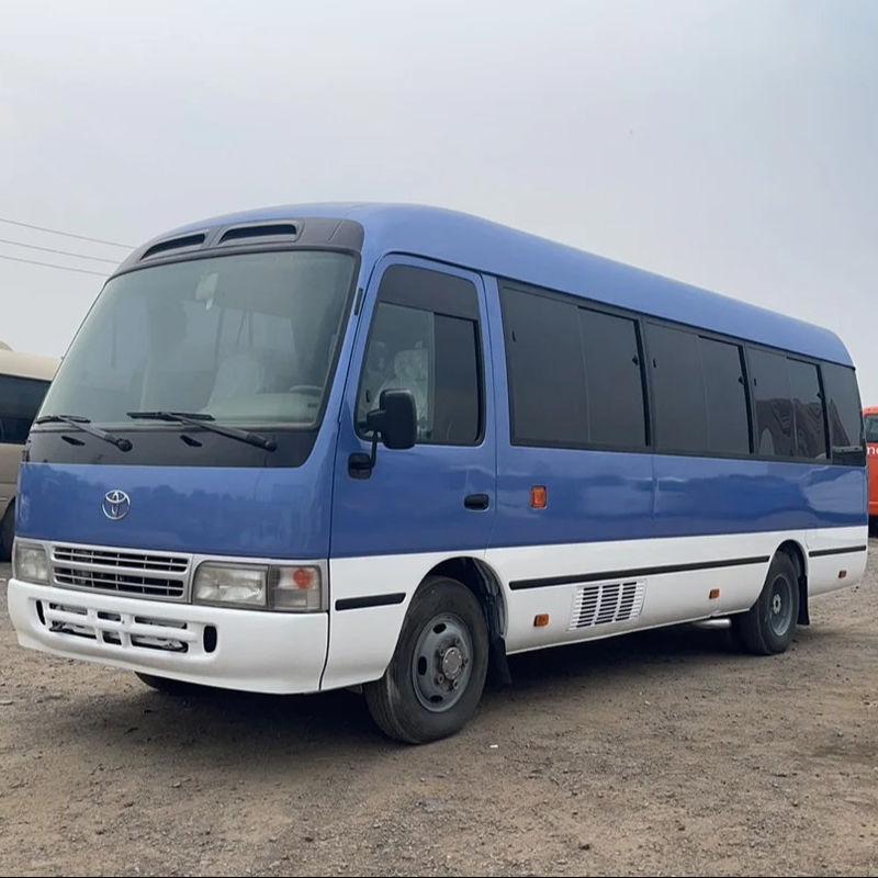 Автобус с левой ручной коробкой передач типа Toyota Coaster Bus Дизельный подержанный автобус с 30 местами
