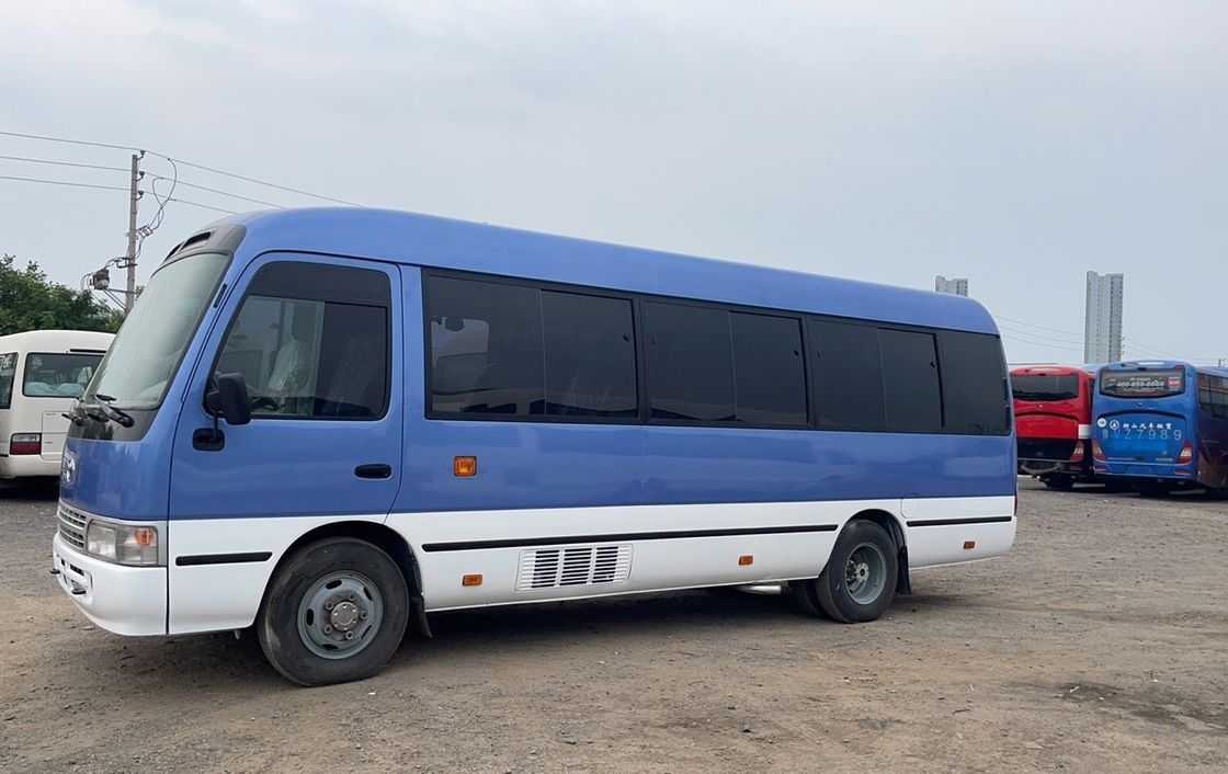Автобус с левой ручной коробкой передач типа Toyota Coaster Bus Дизельный подержанный автобус с 30 местами