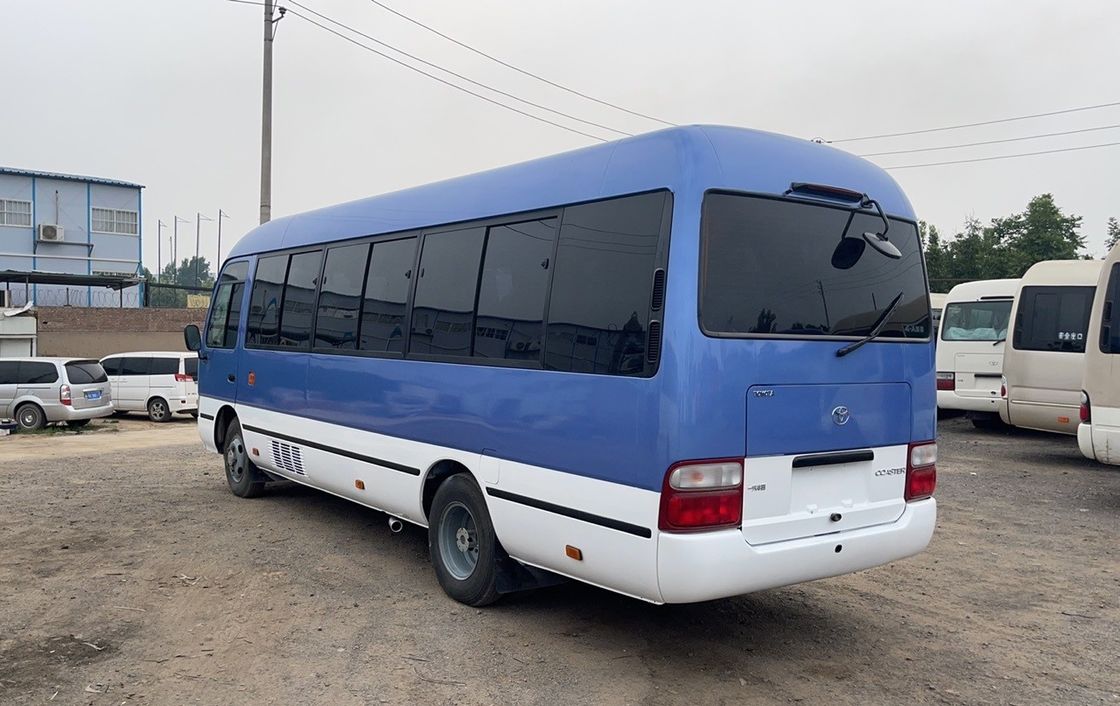 Автобус с левой ручной коробкой передач типа Toyota Coaster Bus Дизельный подержанный автобус с 30 местами