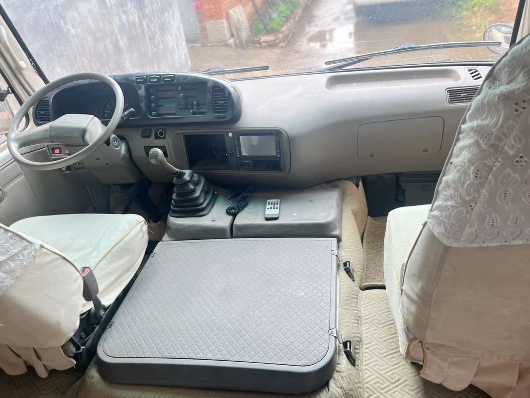 Стандарт выбросов Евро 3 Использованный автобус Toyota 30 мест с двигателем емкостью 4L