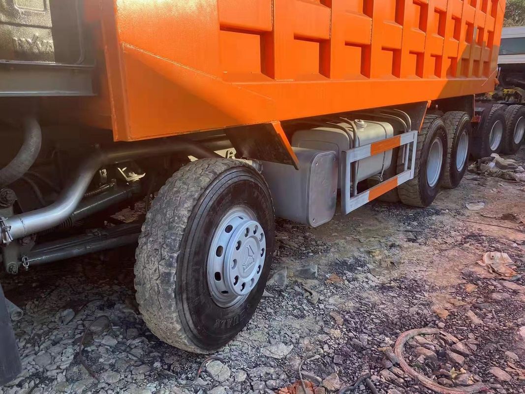 16 Номер шины LHD SINO Использованный грузовик HOWO 8X4 Тяжелый грузовик с переключателем с коробкой передач HW