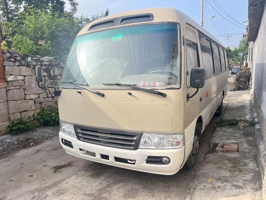 Двигательная вместимость 4L Toyota Coaster 30 мест Левоугольный LHD Подержанные автобусы для туристов