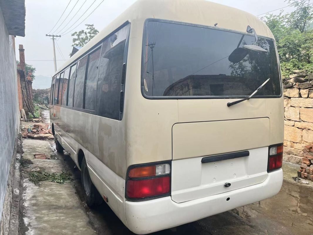 Двигательная вместимость 4L Toyota Coaster 30 мест Левоугольный LHD Подержанные автобусы для туристов