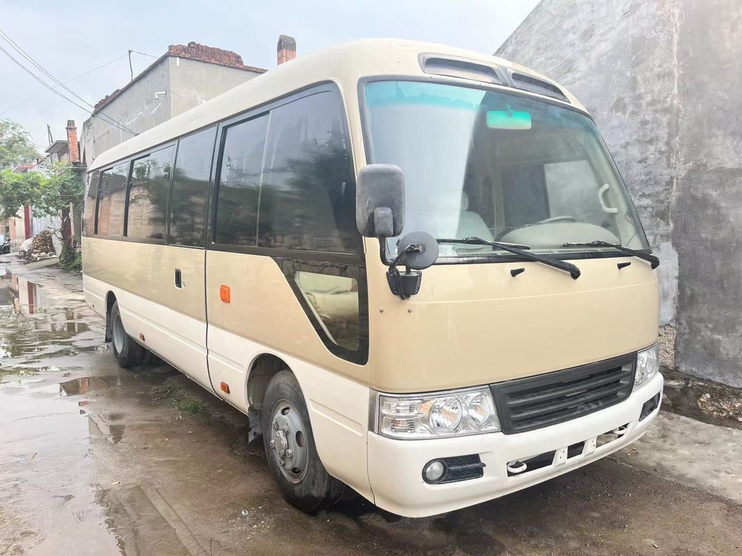 Двигательная вместимость 4L Toyota Coaster 30 мест Левоугольный LHD Подержанные автобусы для туристов