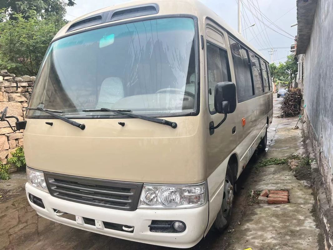 Двигательная вместимость 4L Toyota Coaster 30 мест Левоугольный LHD Подержанные автобусы для туристов