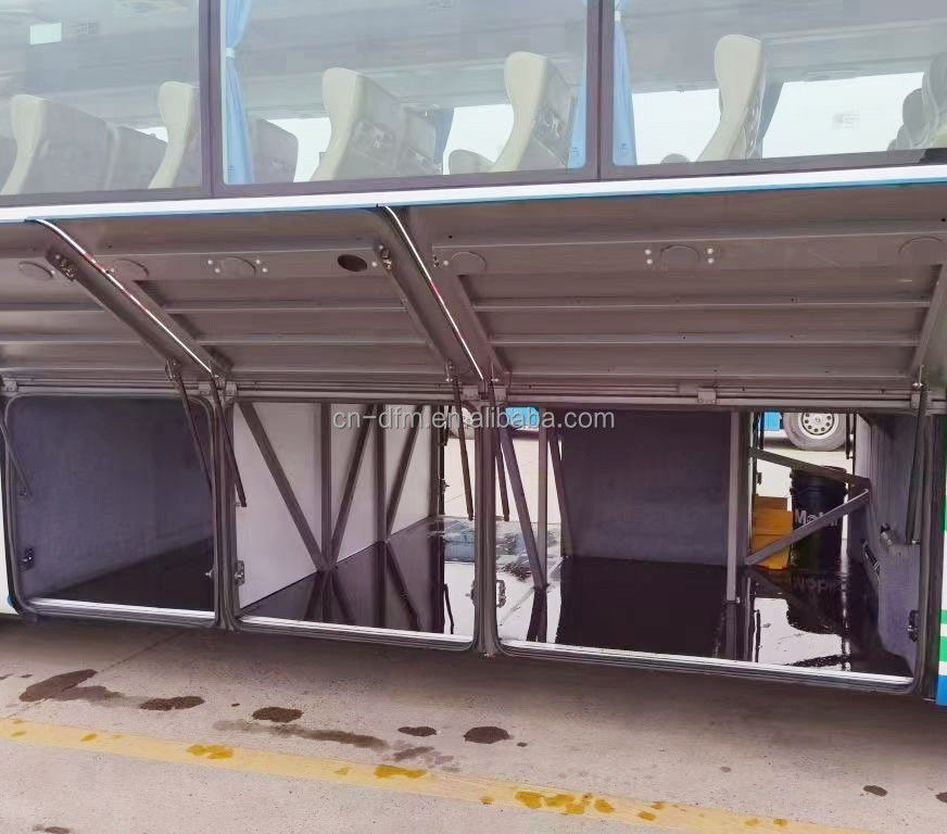 Популярный обновленный роскошный 30-местный подержанный автобус в Западной Африке Евро 3 и максимальная скорость 100 км / ч