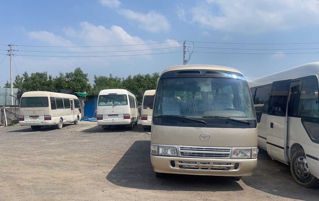 Подержанный автобус Toyota Coaster LHD RHD 30 мест Бензиновый мини-автобус Евро 3 стандарт выбросов