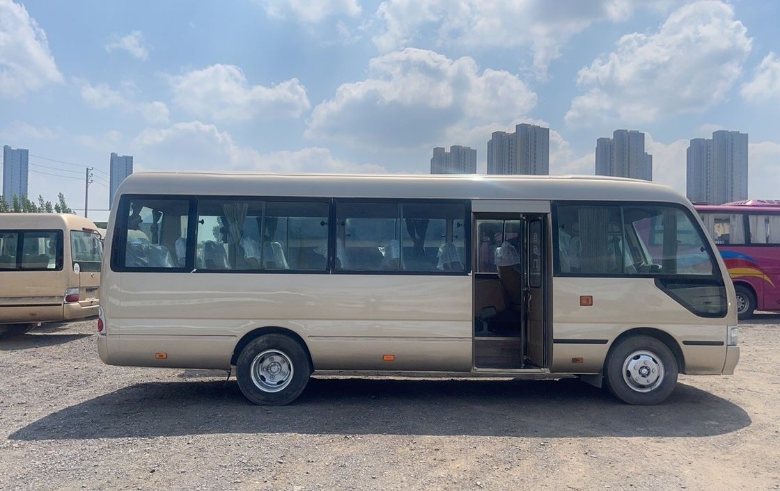 Подержанный автобус Toyota Coaster LHD RHD 30 мест Бензиновый мини-автобус Евро 3 стандарт выбросов