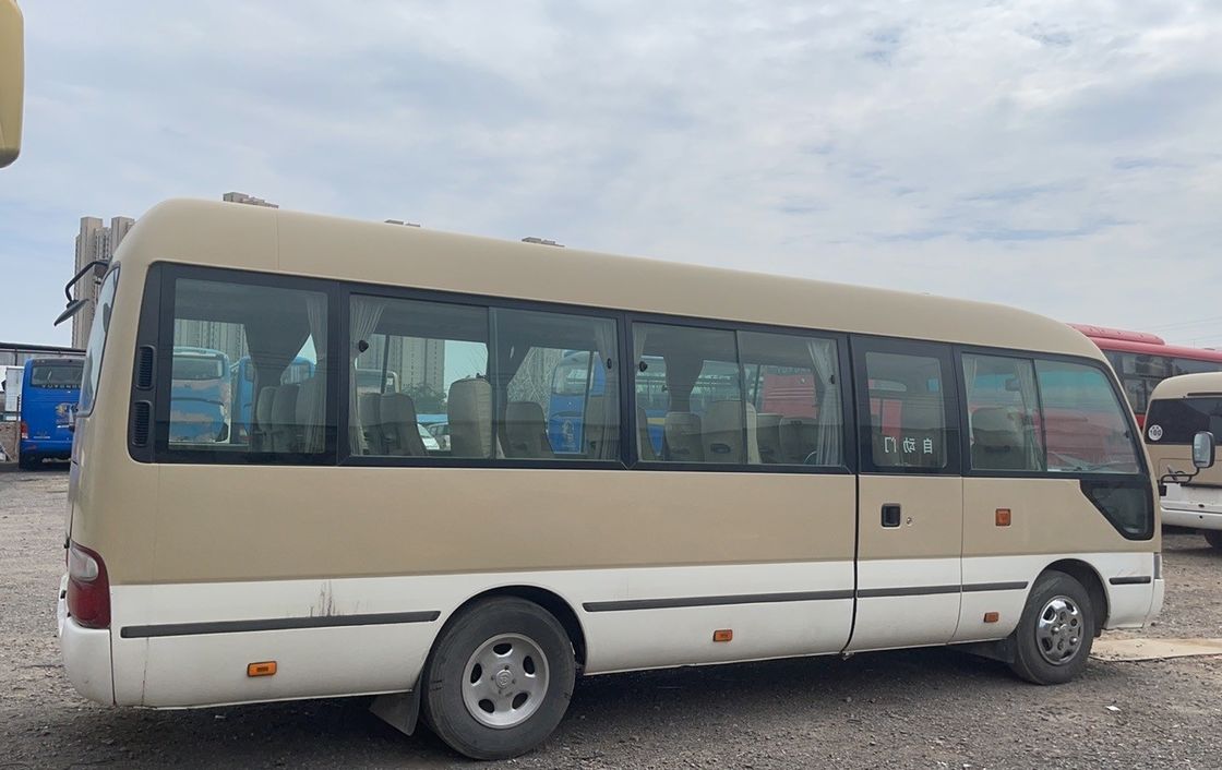 Автобус LHD Diesel Coaster в хорошем состоянии, вместимостью 2,4 т и 19 мест.