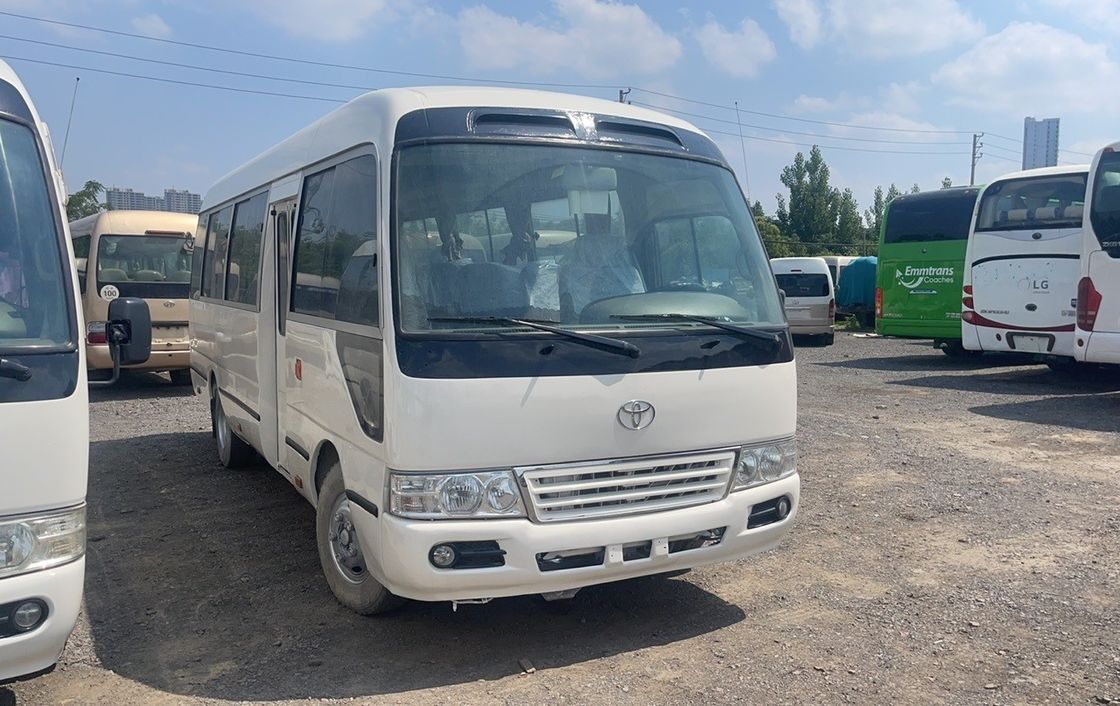 Подержанный автобус Toyota Coaster с 30 местами и мощностью 113/5200 кВт в хорошем состоянии