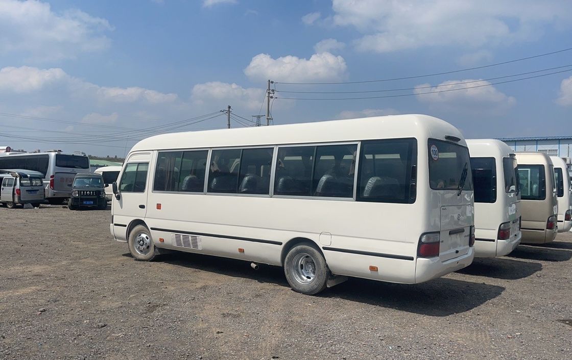 Подержанный автобус Toyota Coaster с 30 местами и мощностью 113/5200 кВт в хорошем состоянии