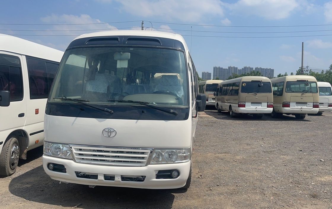 Подержанный автобус Toyota Coaster с 30 местами и мощностью 113/5200 кВт в хорошем состоянии