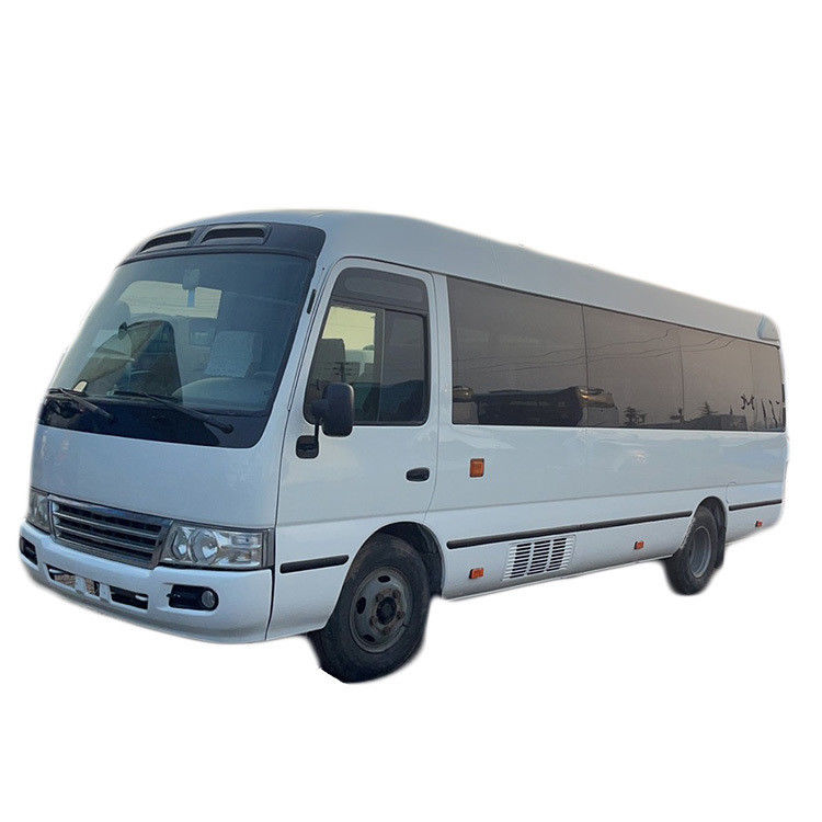 Автобус Toyota Coaster с максимальной мощностью 113/5200 кВт и вместимостью 30 мест