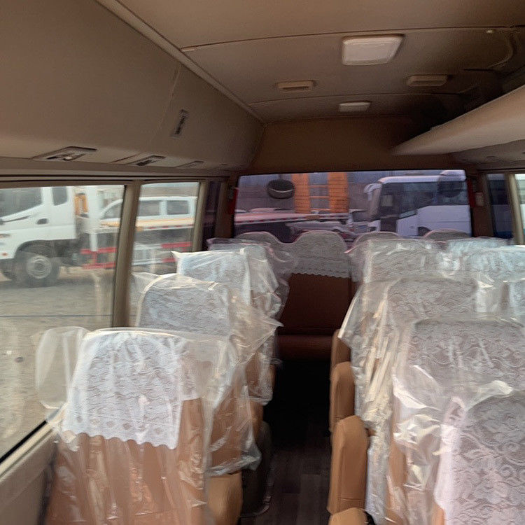 Автобус Toyota Coaster с максимальной мощностью 113/5200 кВт и вместимостью 30 мест