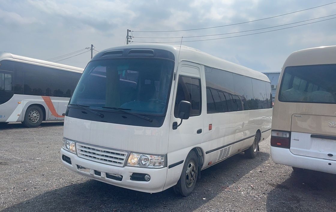 Хорошее состояние 30 мест подержанный автобус Toyota Coaster с массой груза 5900 кг и выбросами EURO 3