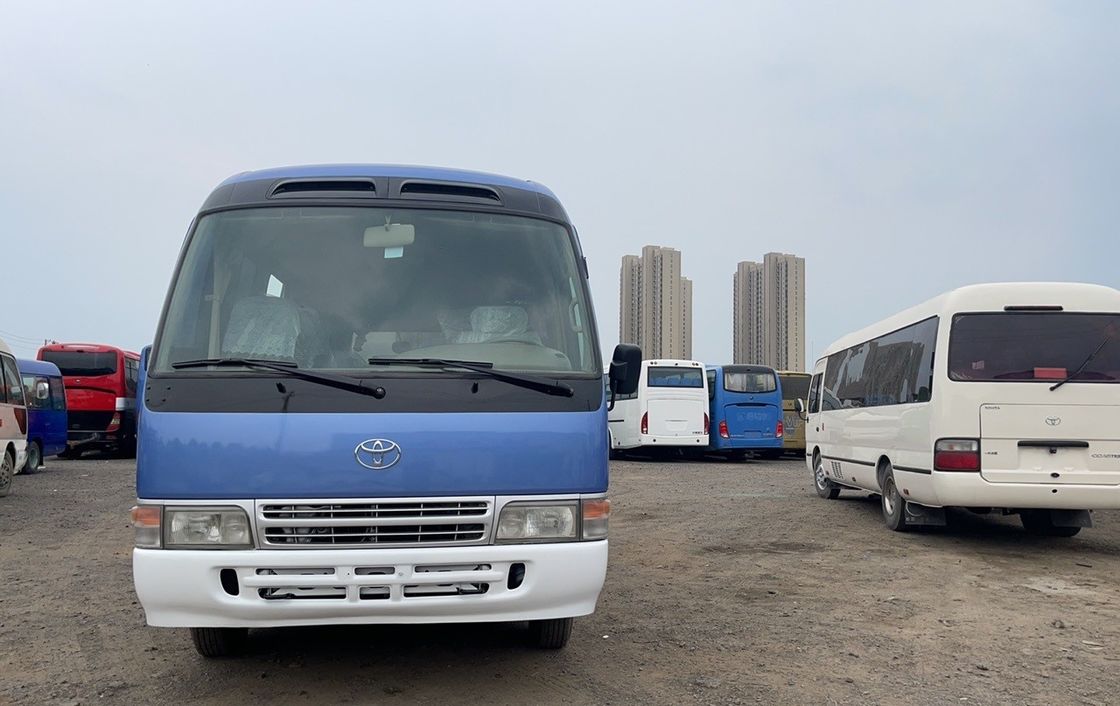 Подержанный автобус Toyota Coaster мощностью 6-8 л и 30 сидений в отличном состоянии