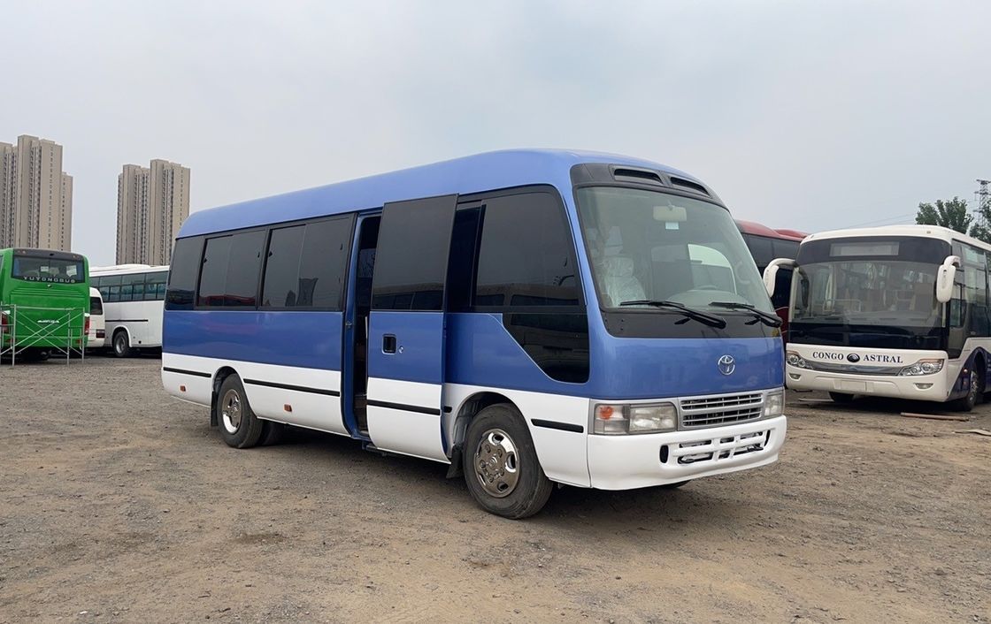 Подержанный автобус Toyota Coaster мощностью 6-8 л и 30 сидений в отличном состоянии