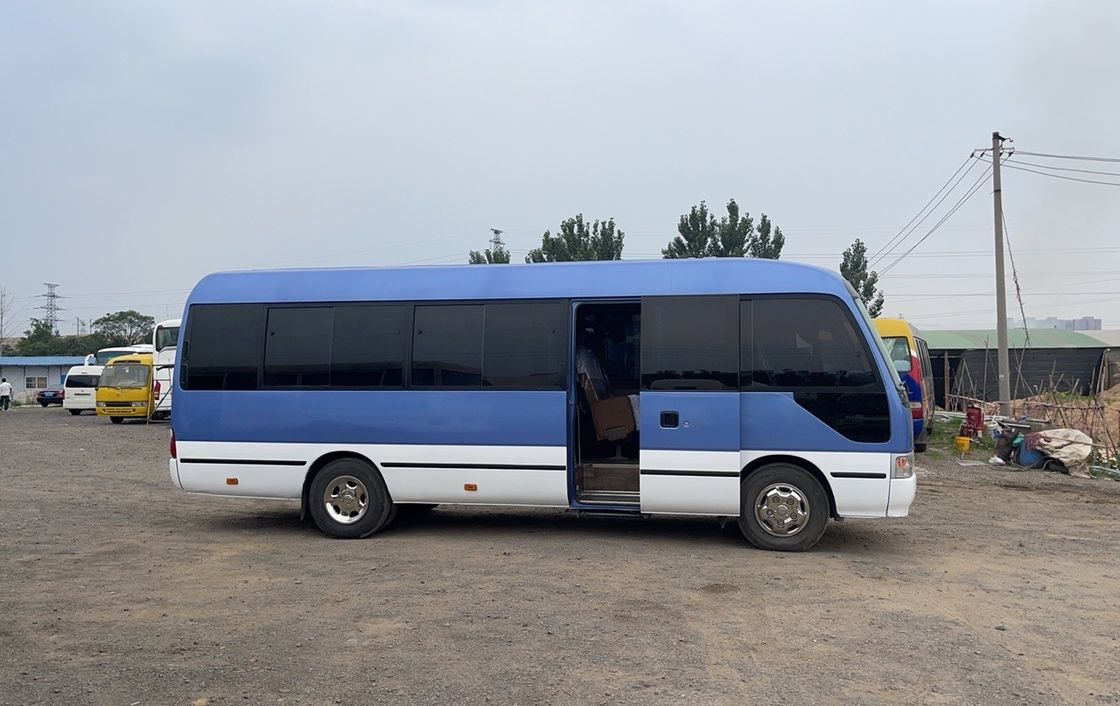 Подержанный автобус Toyota Coaster мощностью 6-8 л и 30 сидений в отличном состоянии