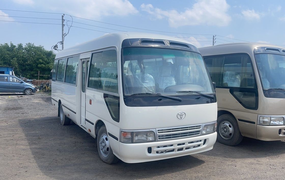 Подержанный автобус Toyota Coaster с 30 местами и стандартом выбросов EURO 3 в хорошем состоянии