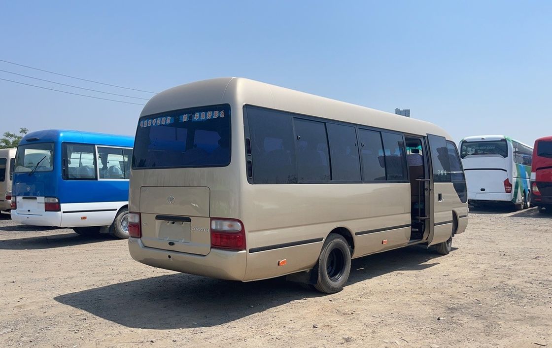 Подержанный автобус Toyota с 16-30 местами и ручной трансмиссией в хорошем состоянии