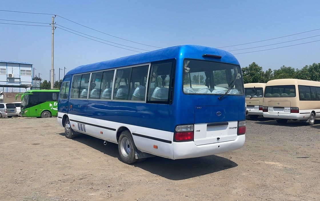 Дизельный 30-местный автобус Toyota Coaster в хорошем состоянии LHD колесная база 3935 мм топливный дизельный