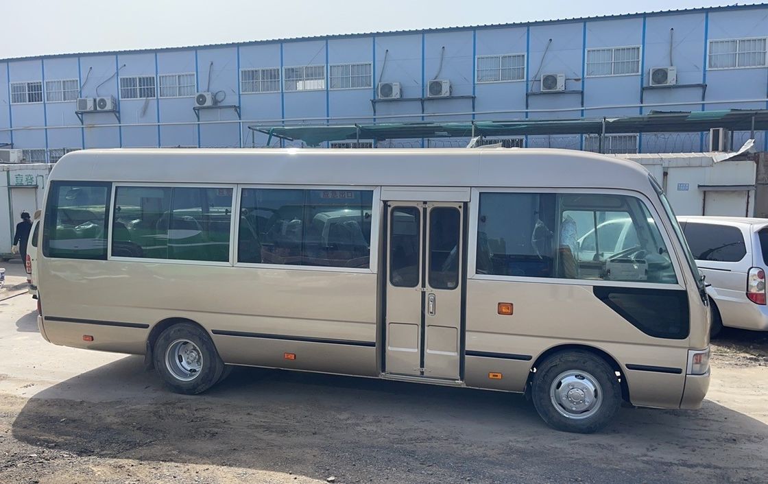 Автобус Toyota Coaster на 24 места хорошо отремонтирован с шинами 7.00R16 и весом 5900 кг