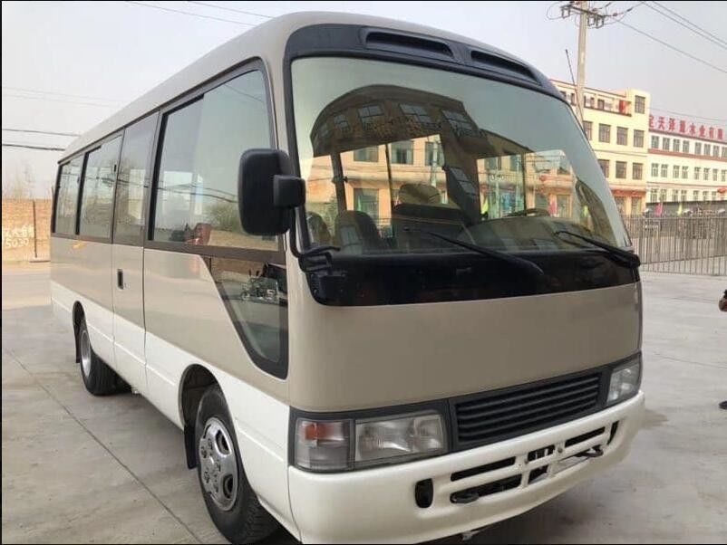 Максимальный крутящий момент 340Nm/rpm Дизель 29 мест Подержанные автобусы Toyota Coaster с 300-литровым топливным баком