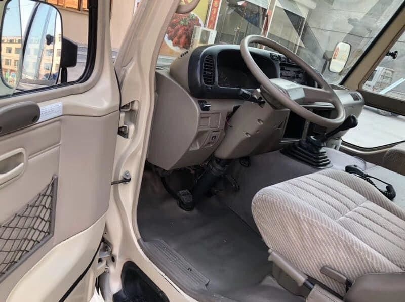 Максимальный крутящий момент 340Nm/rpm Дизель 29 мест Подержанные автобусы Toyota Coaster с 300-литровым топливным баком