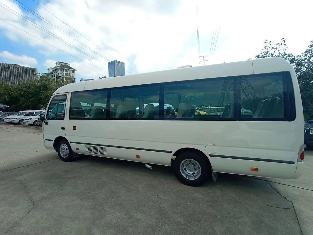 Резервуар топлива 300L Макс Выход 95 кВт Хорошее состояние LHD Подержанный 30-местный автобус Toyota Coaster