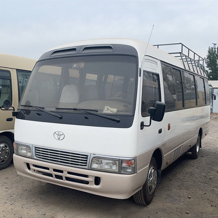 Подержанный дизельный 30-местный автобус Toyota Coaster в хорошем состоянии LHD 7.00R16 Шина G.V.W 5900 кг