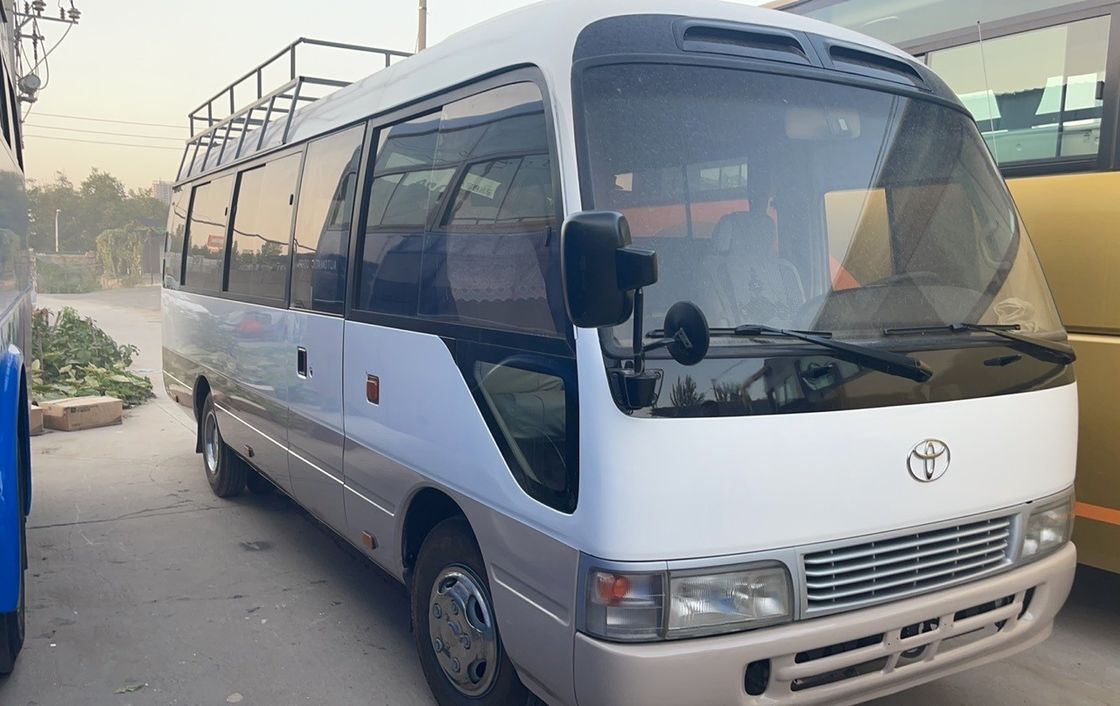 Подержанный дизельный 30-местный автобус Toyota Coaster в хорошем состоянии LHD 7.00R16 Шина G.V.W 5900 кг