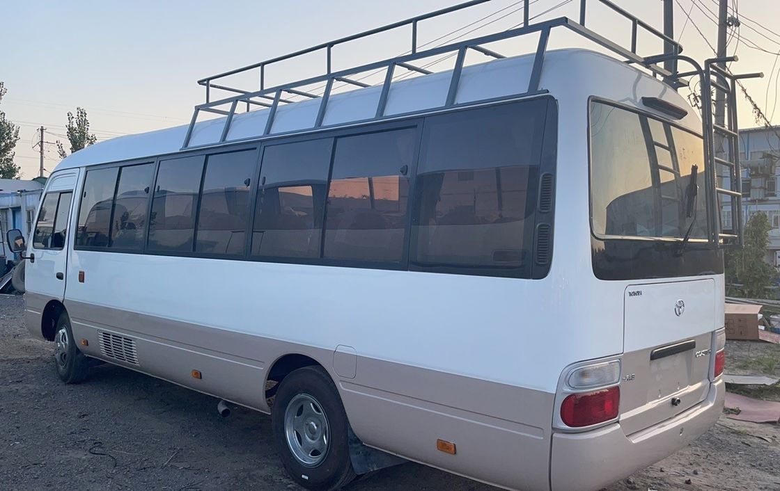 Подержанный дизельный 30-местный автобус Toyota Coaster в хорошем состоянии LHD 7.00R16 Шина G.V.W 5900 кг