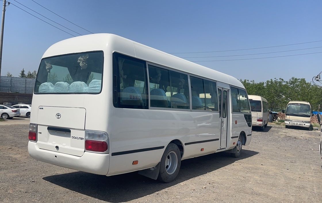 Подержанный автобус Toyota Coaster с выбросами EURO 3 и ручной трансмиссией в хорошем состоянии