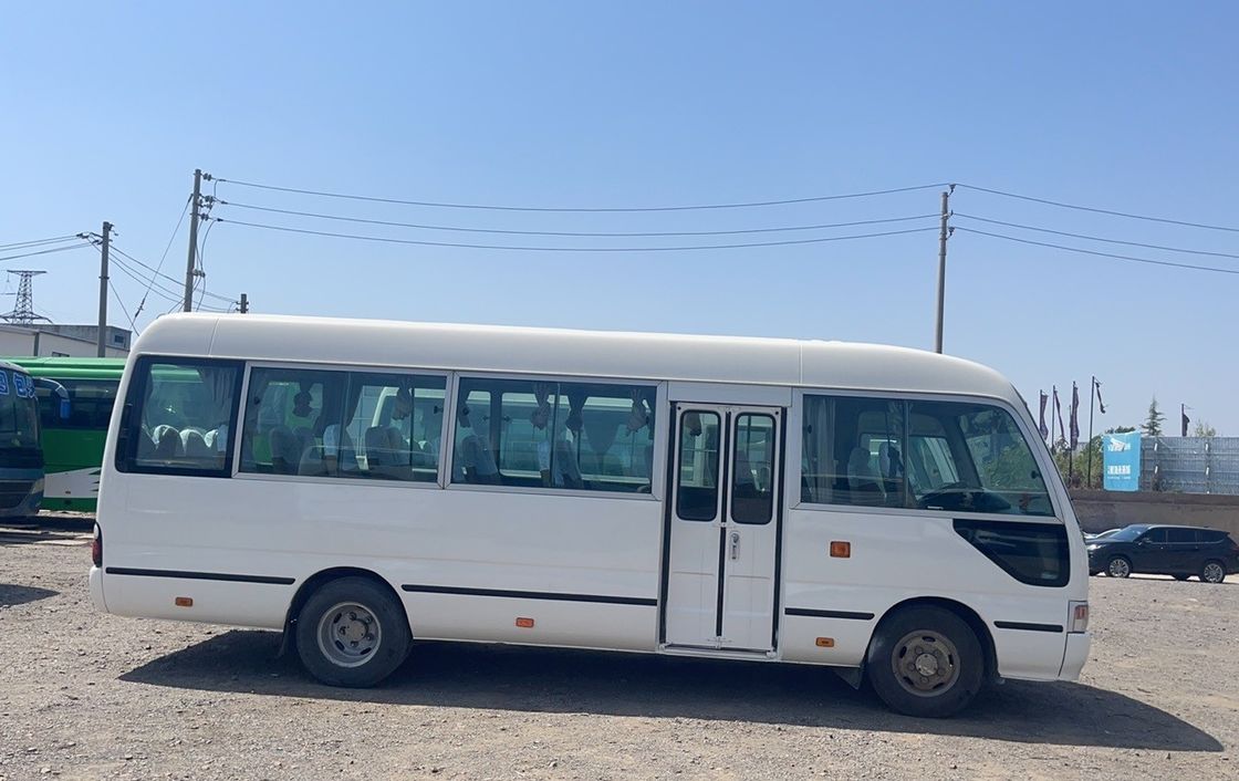 Подержанный автобус Toyota Coaster с выбросами EURO 3 и ручной трансмиссией в хорошем состоянии
