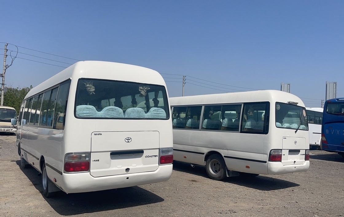 Подержанный автобус Toyota Coaster с выбросами EURO 3 и ручной трансмиссией в хорошем состоянии