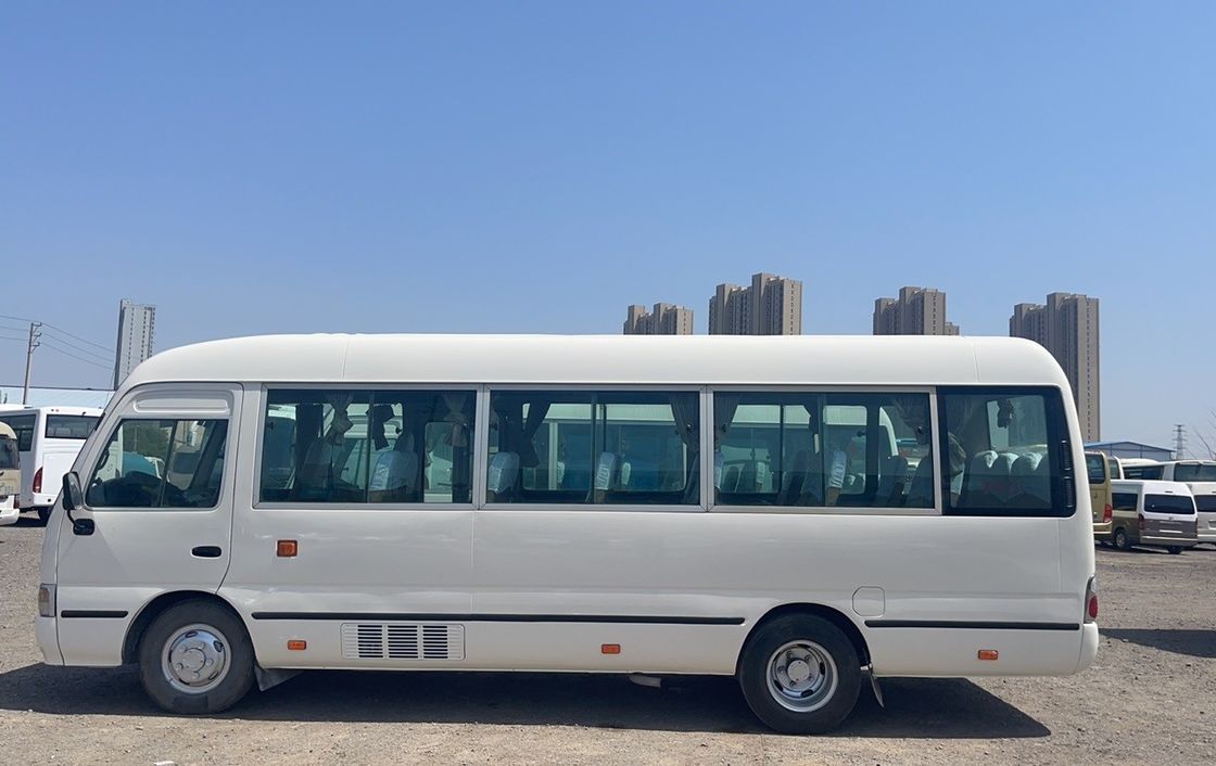 Подержанный автобус Toyota Coaster с выбросами EURO 3 и ручной трансмиссией в хорошем состоянии