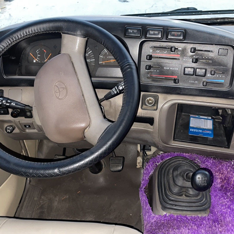 Автобус с дизельным двигателем Toyota и мощностью 113/5200 кВт