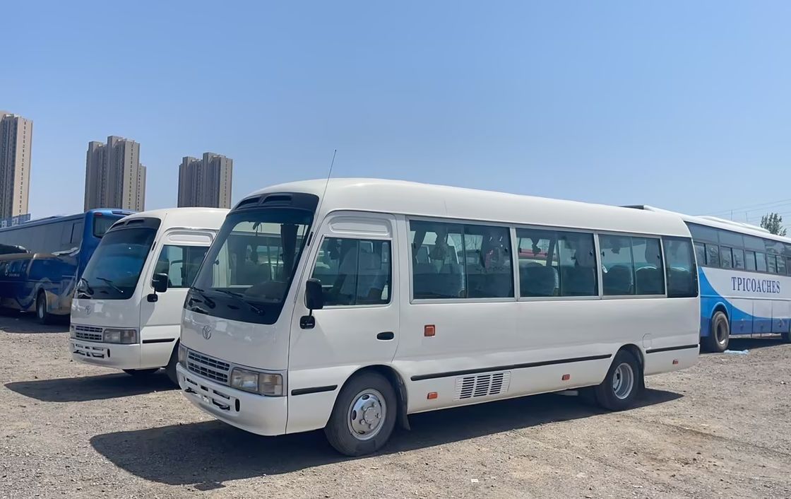 Автобус Toyota Coaster на 30 мест в отличном состоянии с дизельным двигателем объемом 6-8 л.