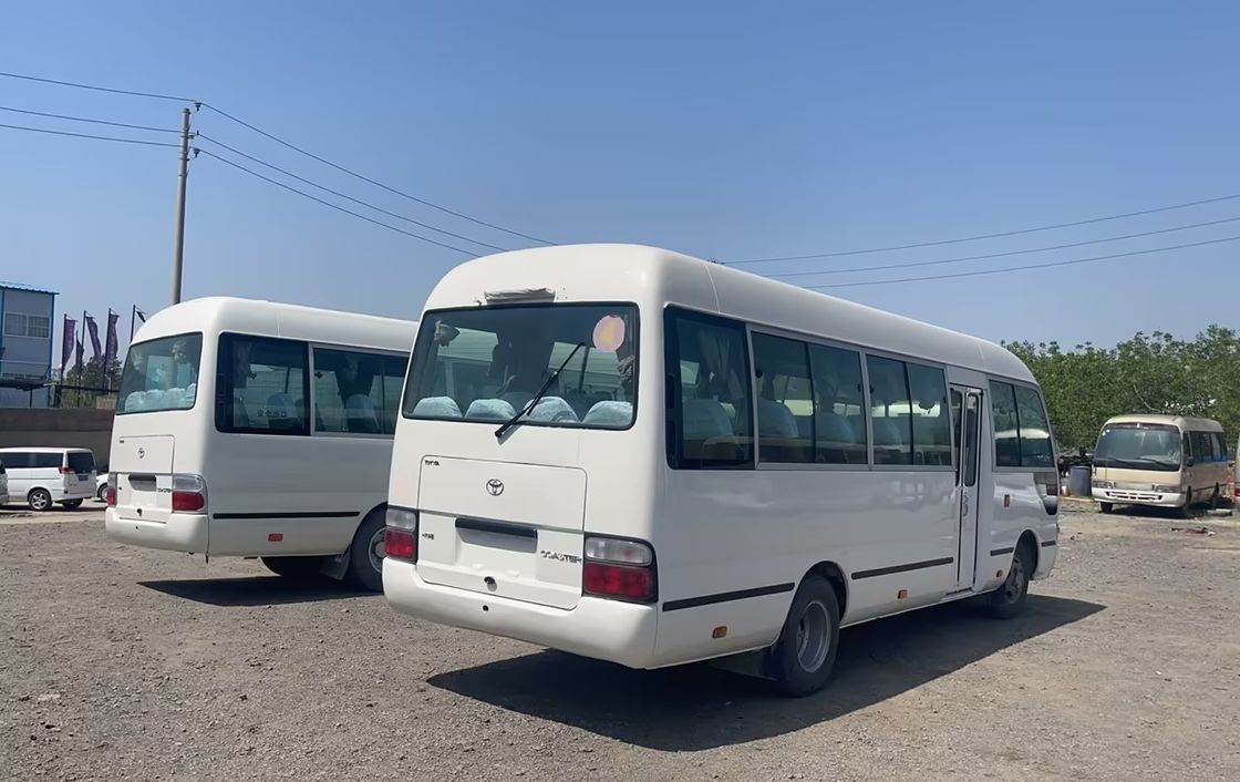 Автобус Toyota Coaster на 30 мест в отличном состоянии с дизельным двигателем объемом 6-8 л.