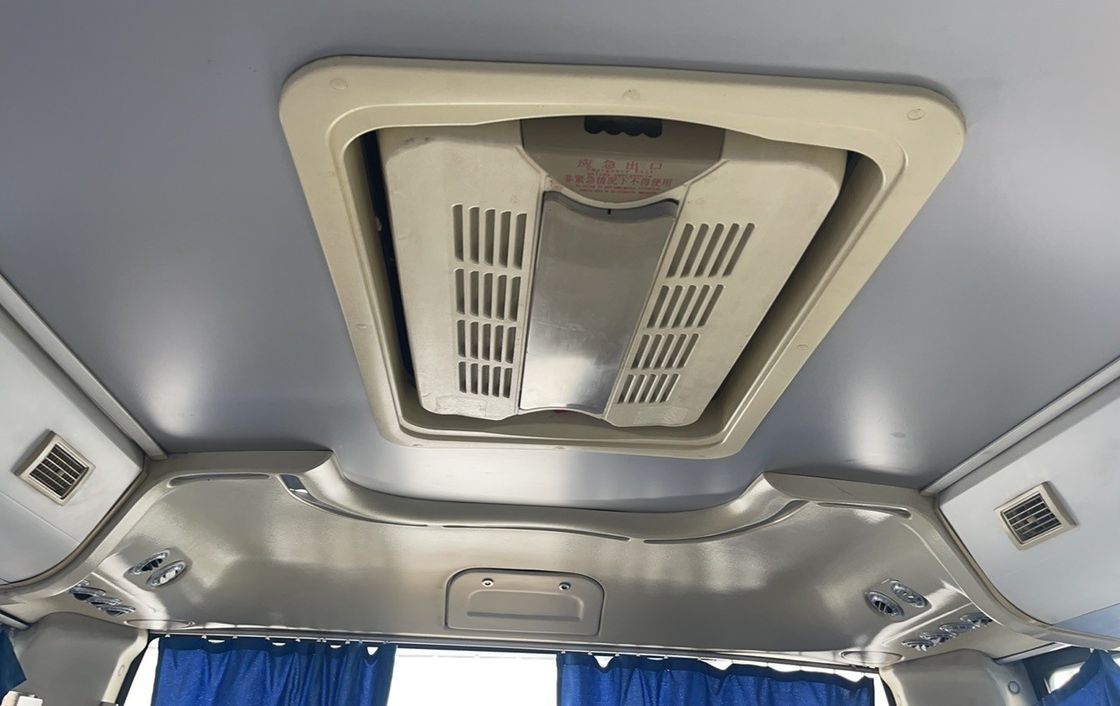 Автобус с 65 пассажирскими местами и общими размерами 12000*2550*3550 мм