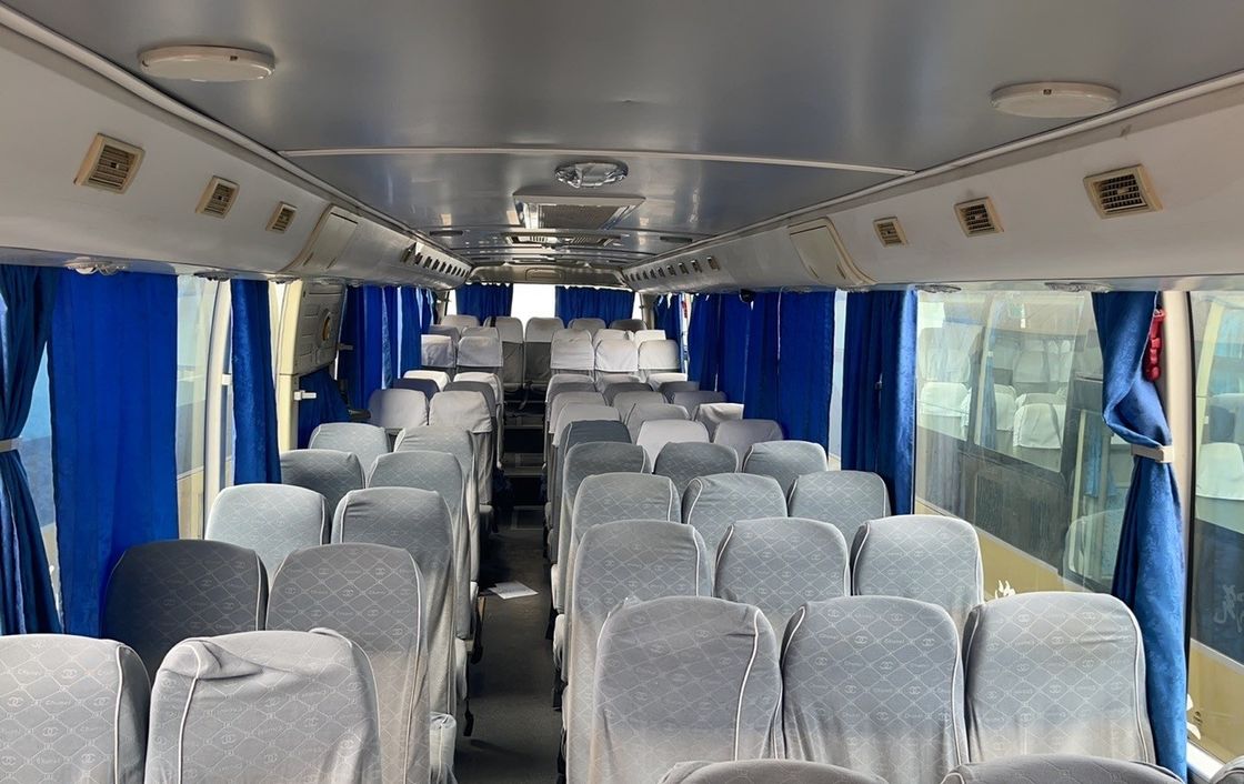 Автобус с 65 пассажирскими местами и общими размерами 12000*2550*3550 мм