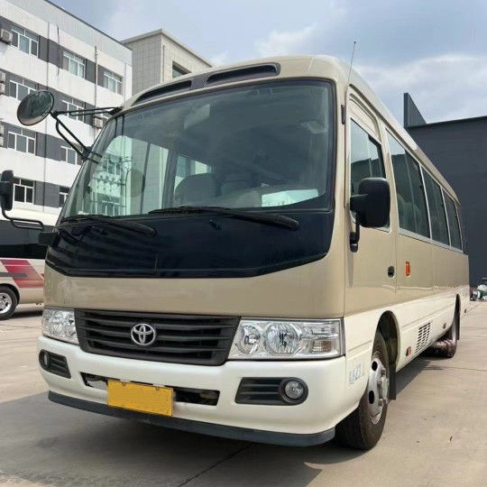 Модель 2023 бензиновый Toyota Coaster Bus 30 мест Моторная вместимость 4L 7005*2040*2785 мм