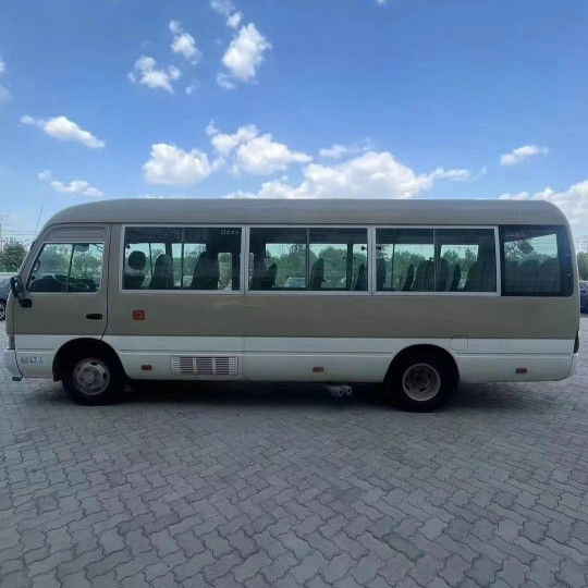Модель 2023 бензиновый Toyota Coaster Bus 30 мест Моторная вместимость 4L 7005*2040*2785 мм